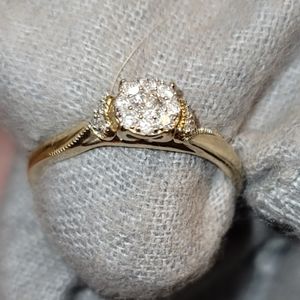 Womens 14k diamond engagement ring size 7